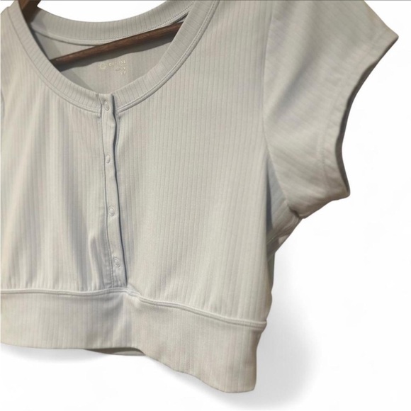 OFFLINE By Aerie Real Me Henley Crop Tee | Beach Picnic | Small - Picture 4 of 7